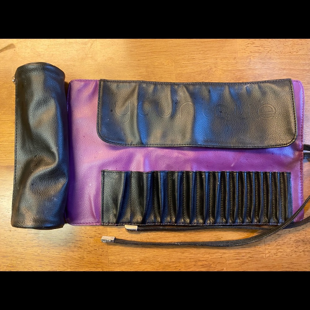 Younique branded brushroll